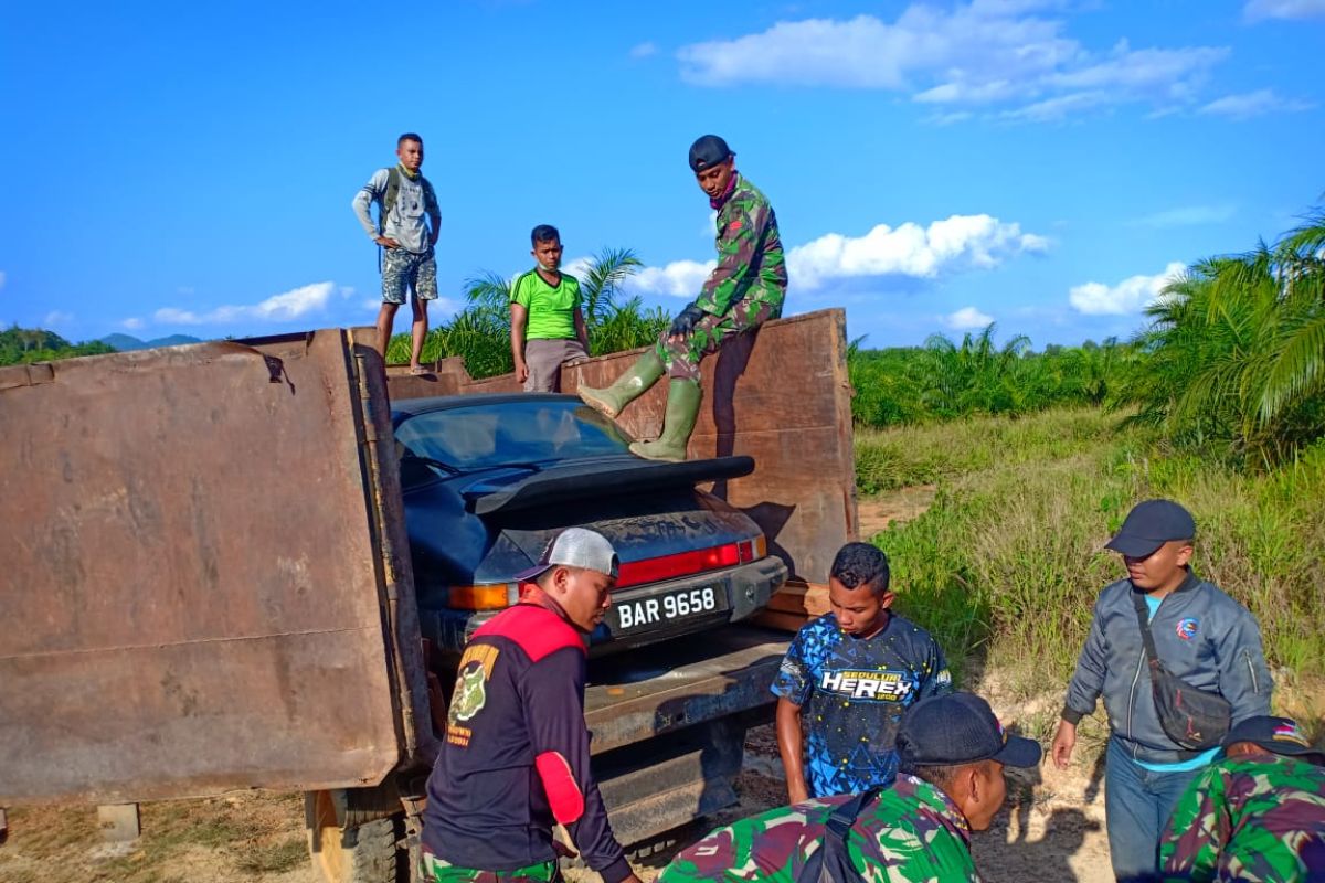 Satgas Pamtas gagalkan penyelundupan mobil asal Malaysia