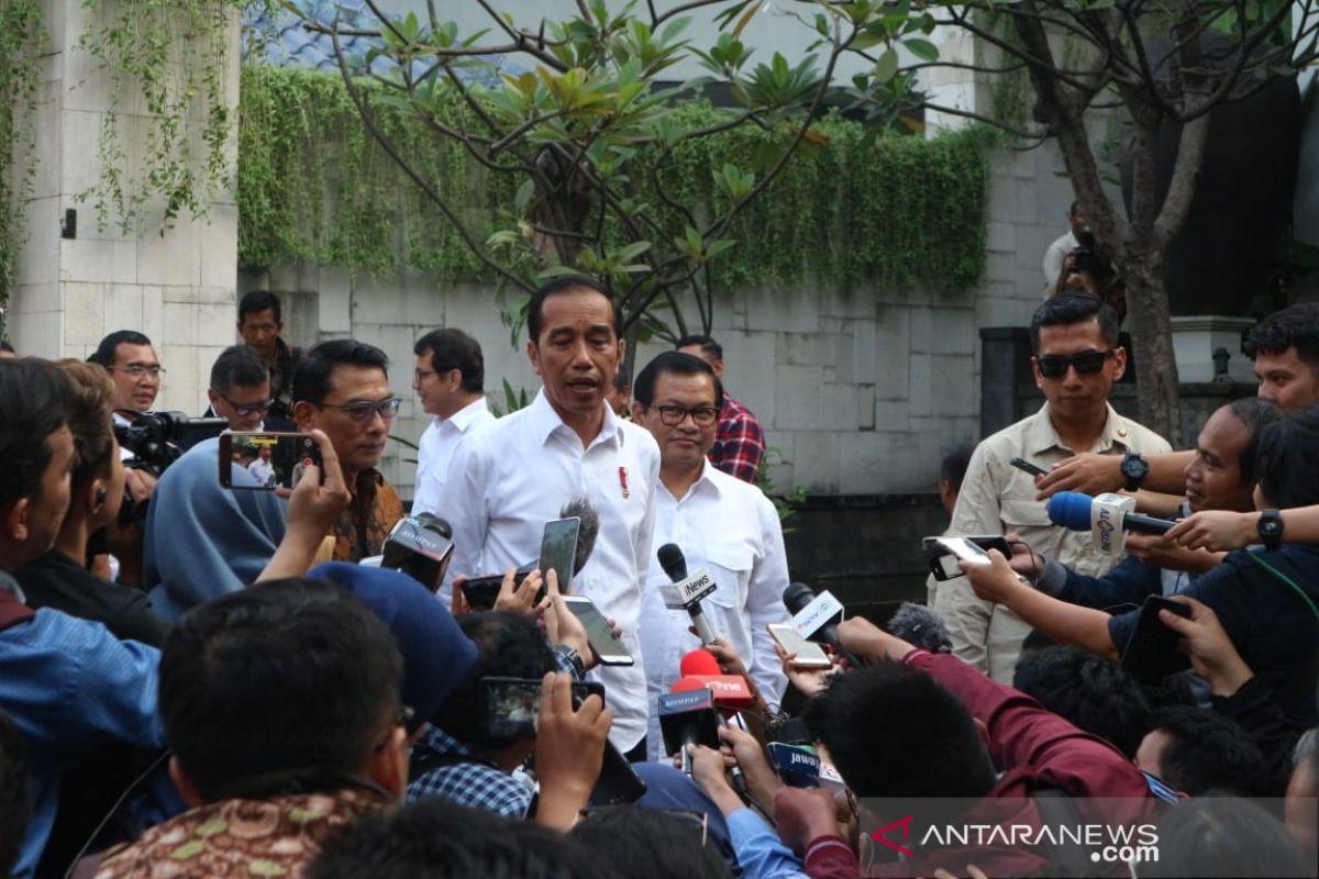 Presiden Jokowi imbau masyarakat waspada erupsi Tangkuban Parahu