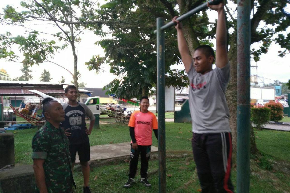 Satgas TMMD bina pemuda Pangkalan Kuras yang bercita-cita menjadi prajurit TNI