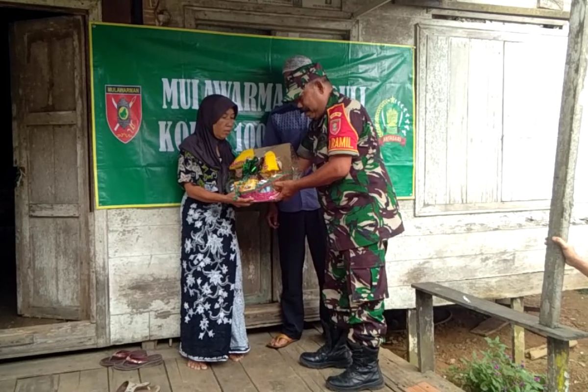 Koramil Muara Uya berikan bantuan warga tak mampu