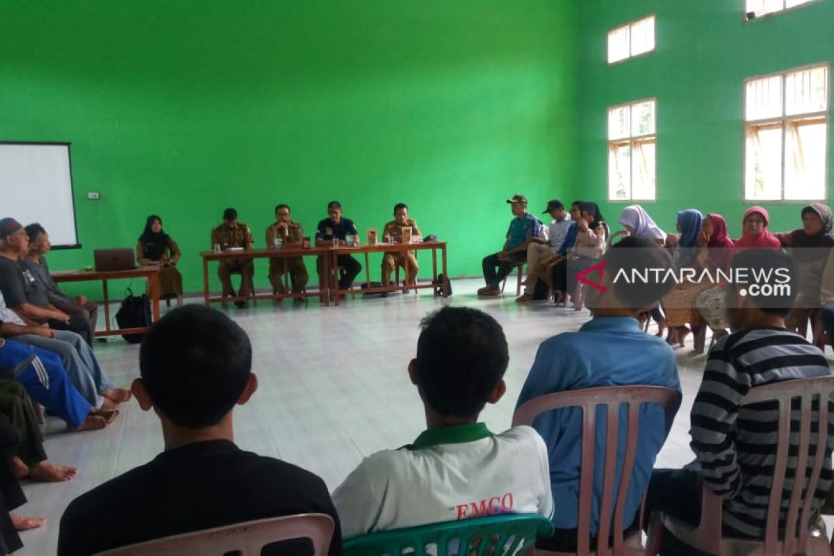 Pemkab Waykanan latih petani membudidayakan tanaman kopi