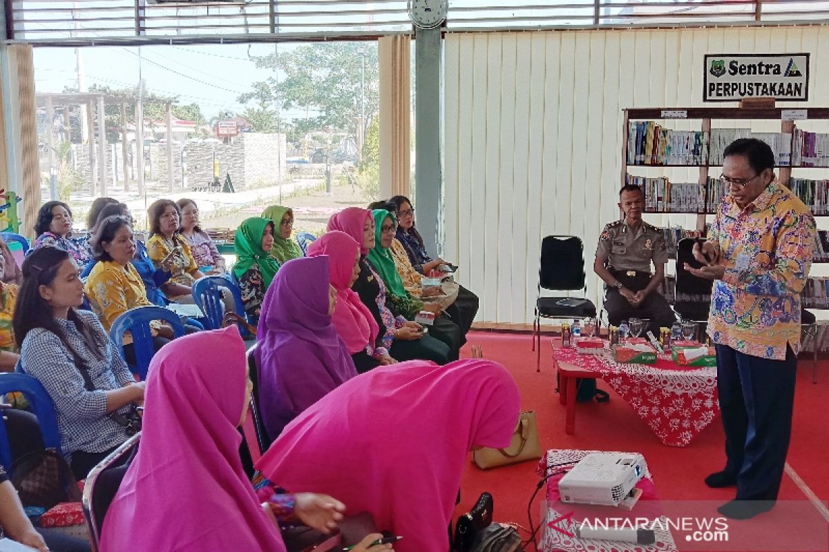 Perempuan di Kapuas diajak bijak bermedia sosial