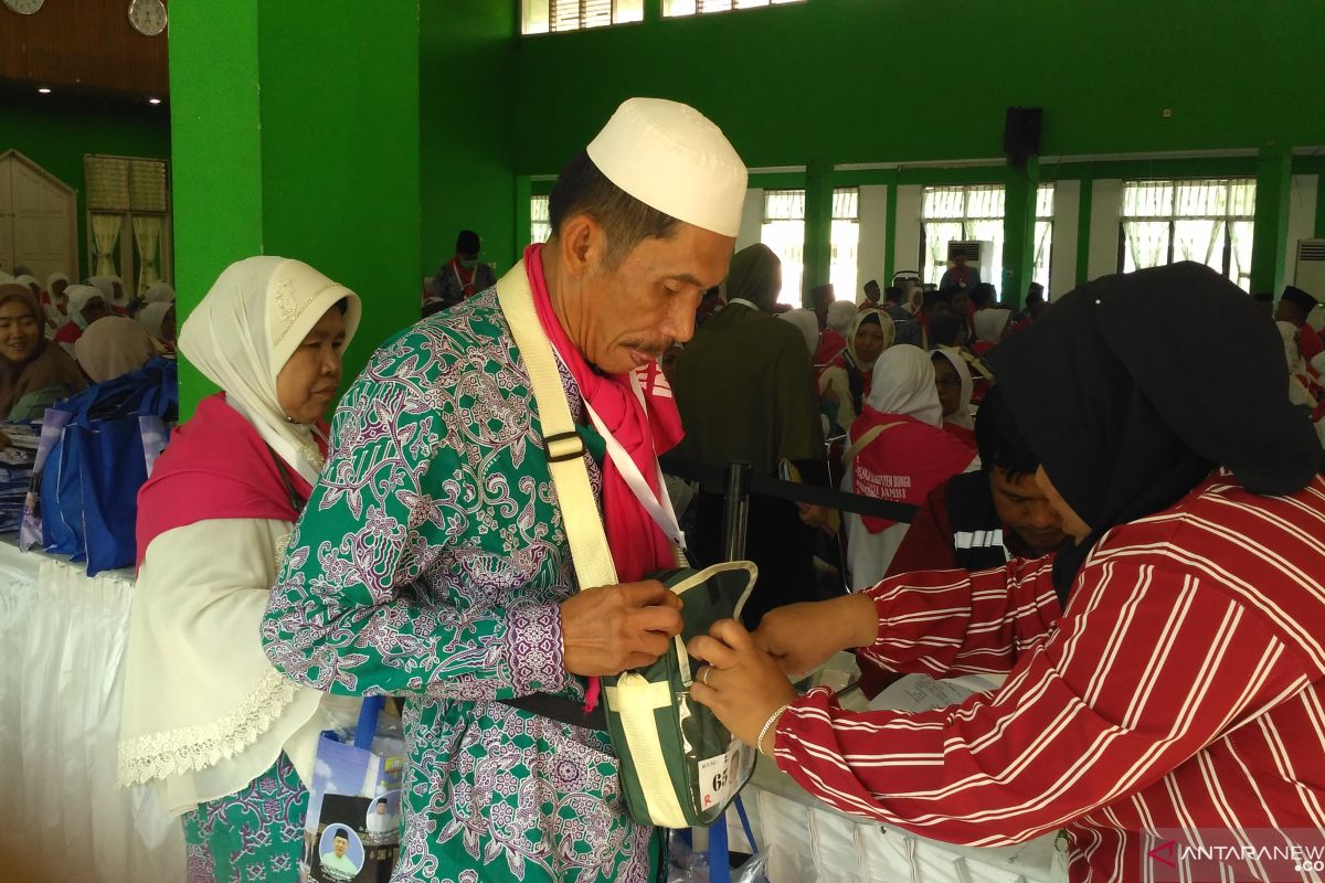 Seorang calhaj Jambi dirujuk ke rumah sakit akibat  gagal ginjal