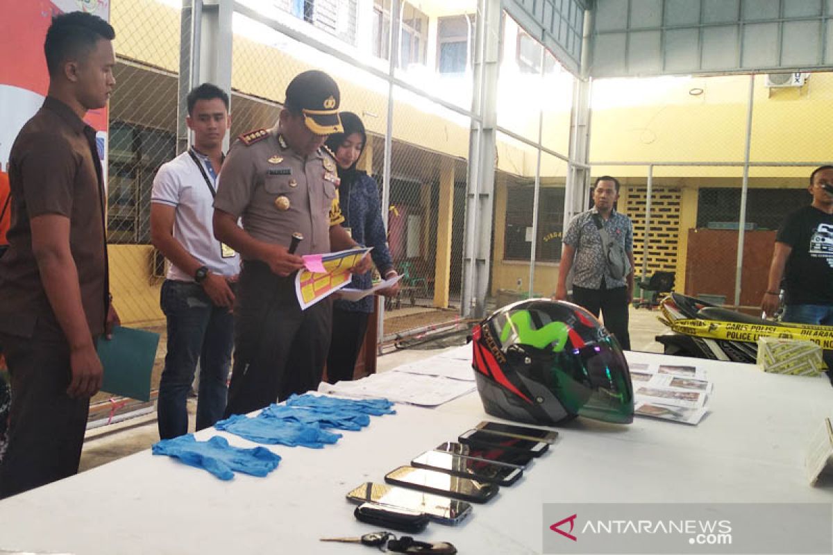 Polresta Banda Aceh tangkap suami istri curi telepon genggam untuk berjudi