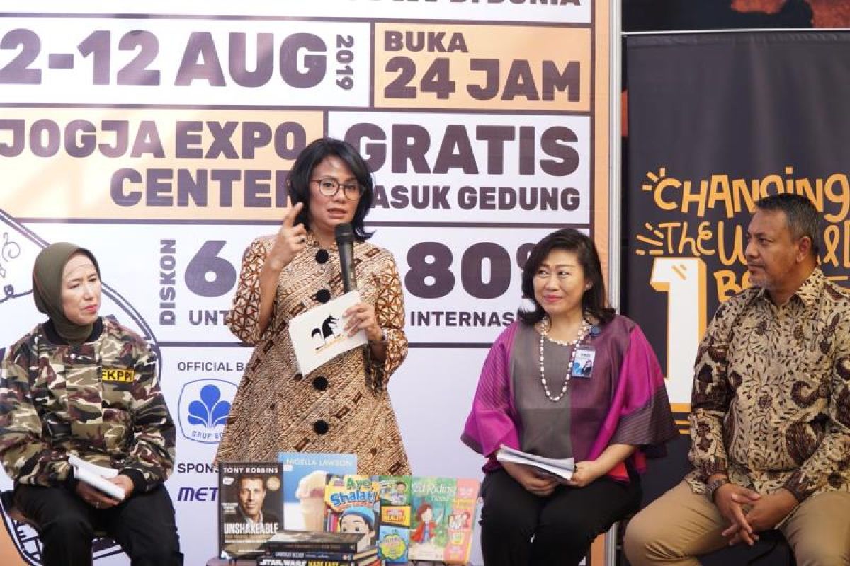 BCA menawarkan berbagai layanan dan program pada Big Bad Wolf