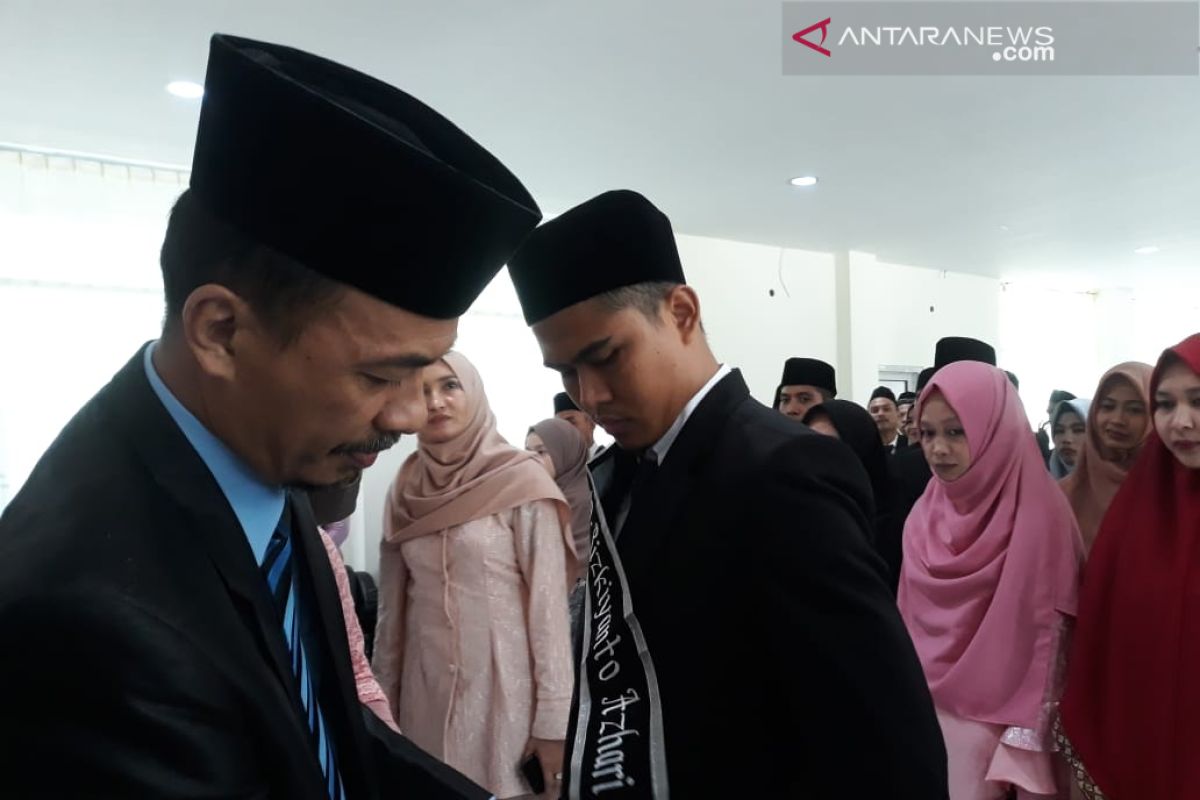 Dua mahasiswa FTIK IAIN Palu raih IPK tertinggi berpredikat cumlude