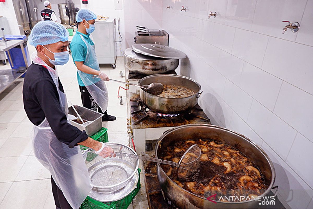 Indonesia's prospective hajj pilgrims laud food consumption in Mecca