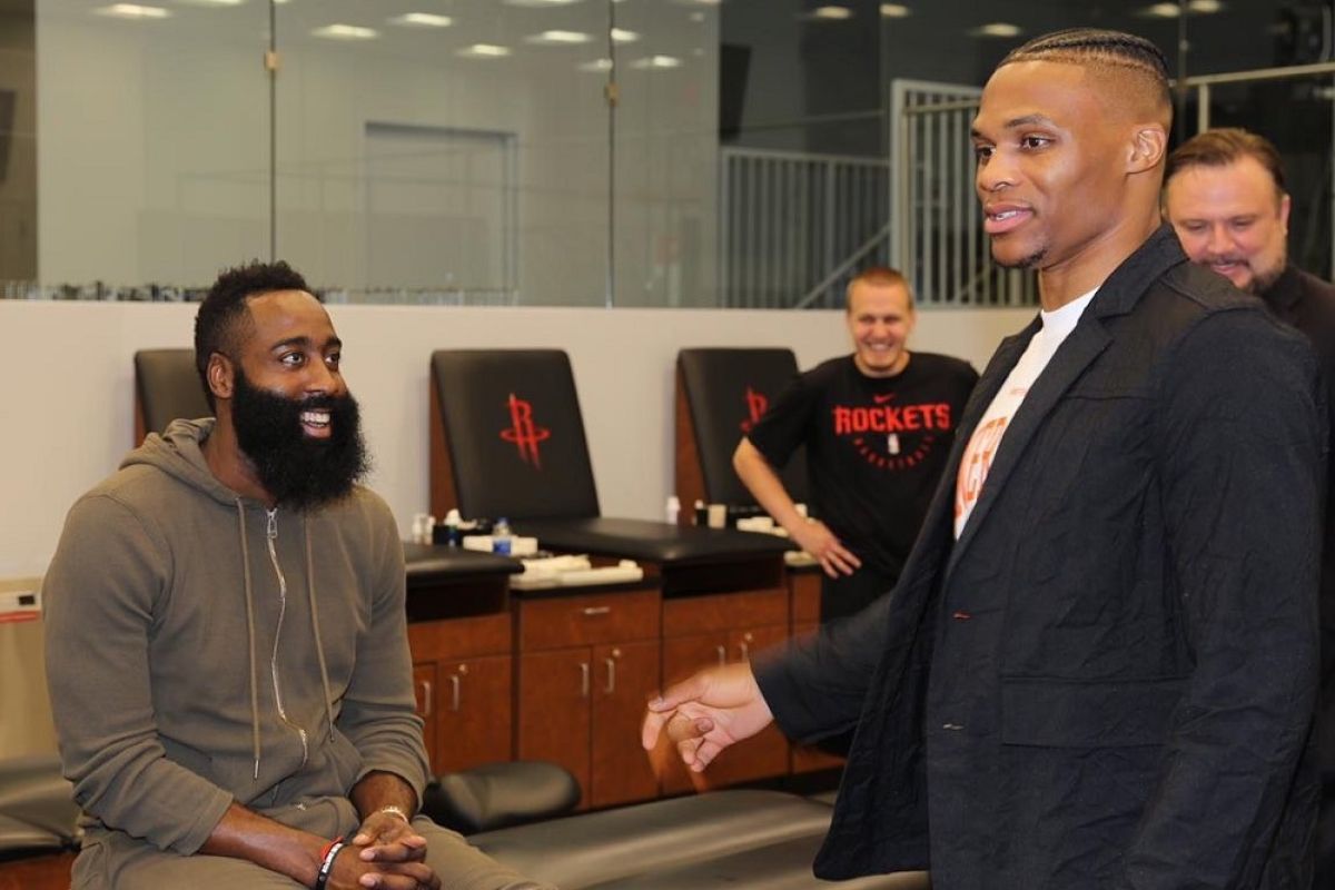 Westbrook siap biarkan Harden lebih banyak kendalikan bola