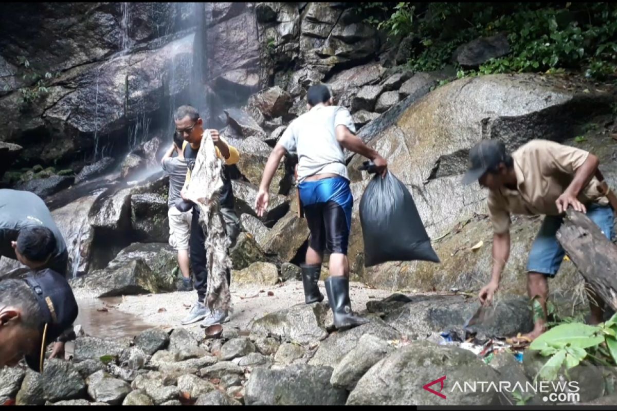 Air Terjun Ranai bebas sampah plastik