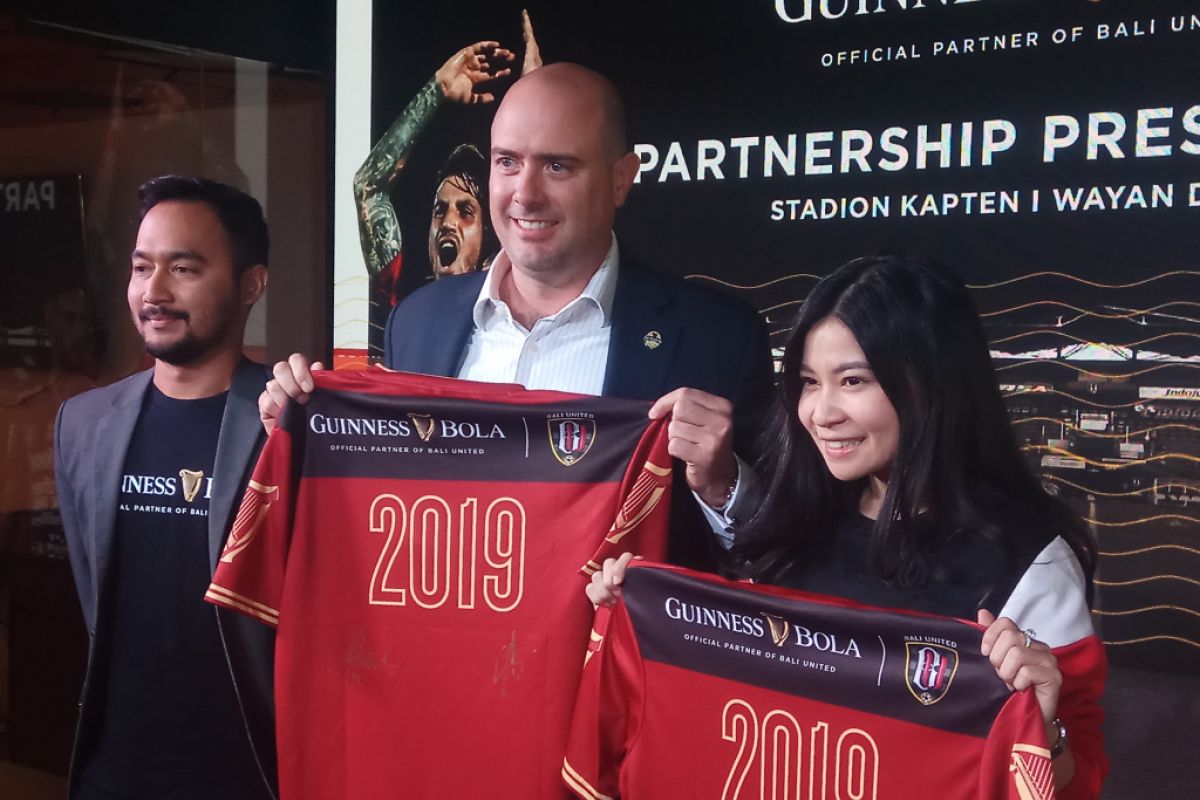 Bali United bekerja sama dengan Guinness Bola dukung Liga Indonesia 2019