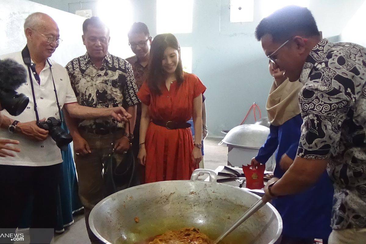 Pakar kuliner Nusantara William Wongso cicipi rendang Payakumbuh