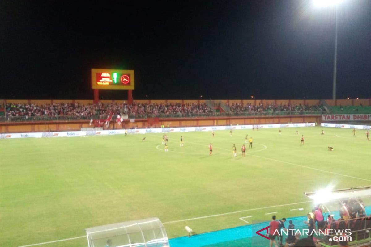 Liga 1 -- Madura United lumat Badak Lampung 5-1