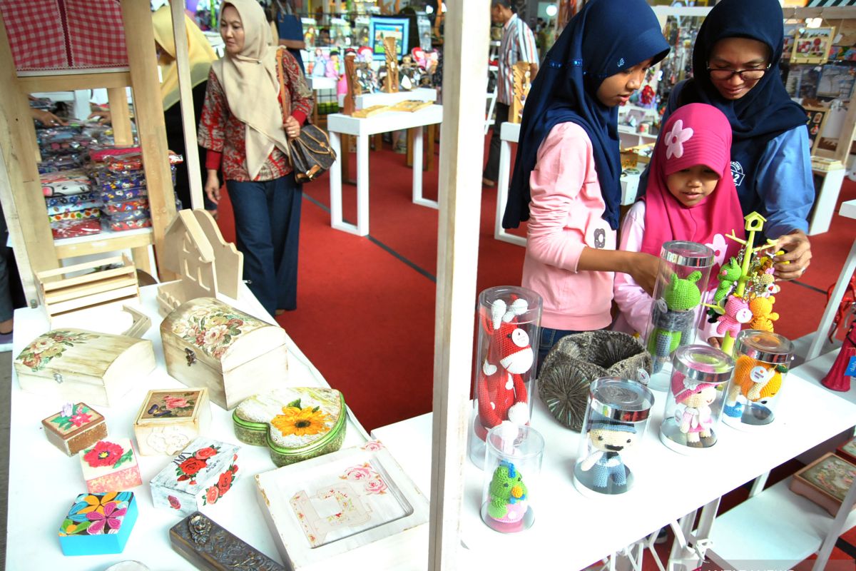 Hari ini, pameran kerajinan tangan hingga kelas kecantikan