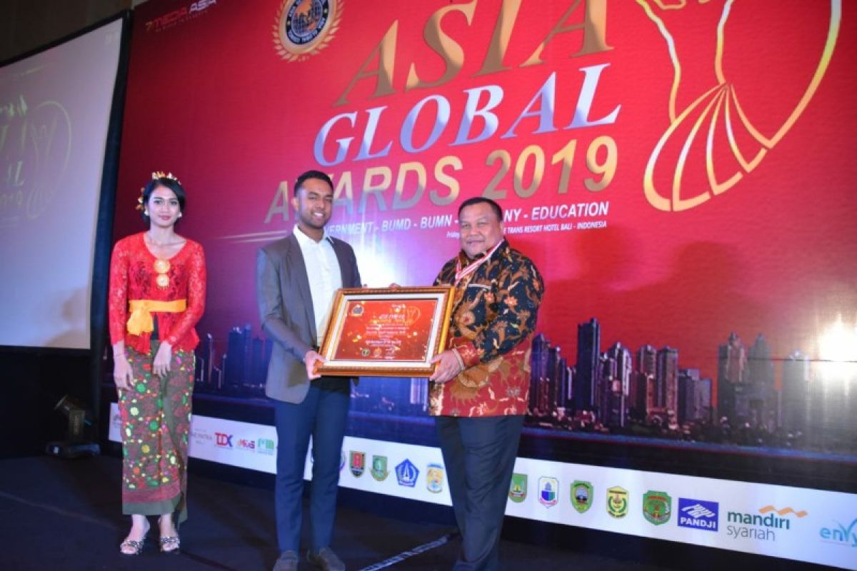 Syarfi Hutauruk raih penghargaan Asia Best Mayor Of The Year 2019