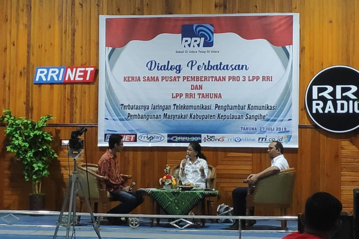 ANTARA kerja sama RRI dialog perbatasan live secara nasional