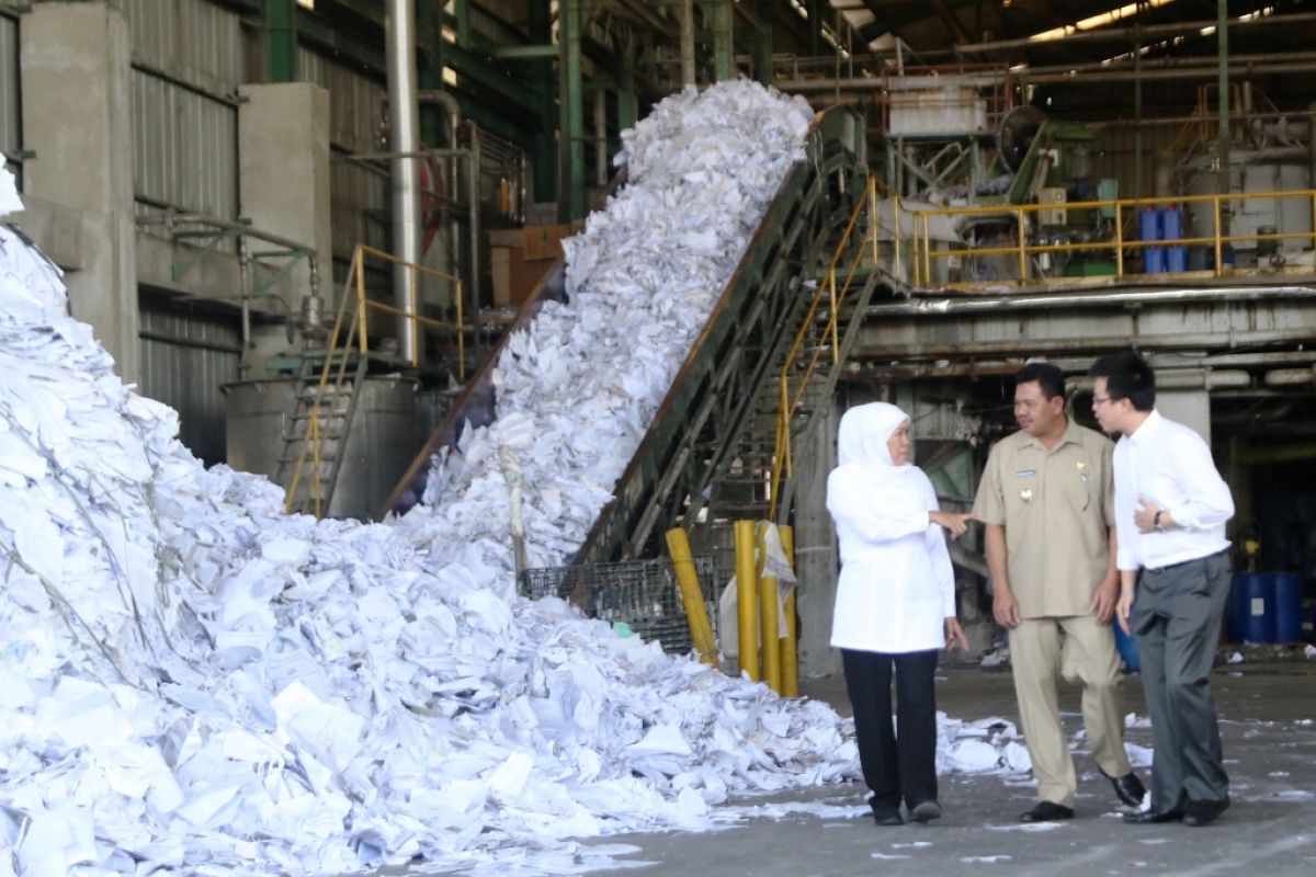 Jatim kembangkan pengolahan sampah plastik jadi energi listrik