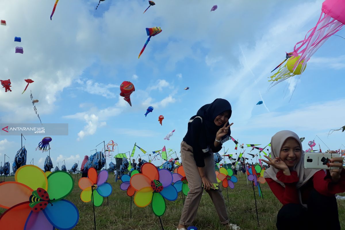 Festival layang-layang Internasional ajang selfi warga