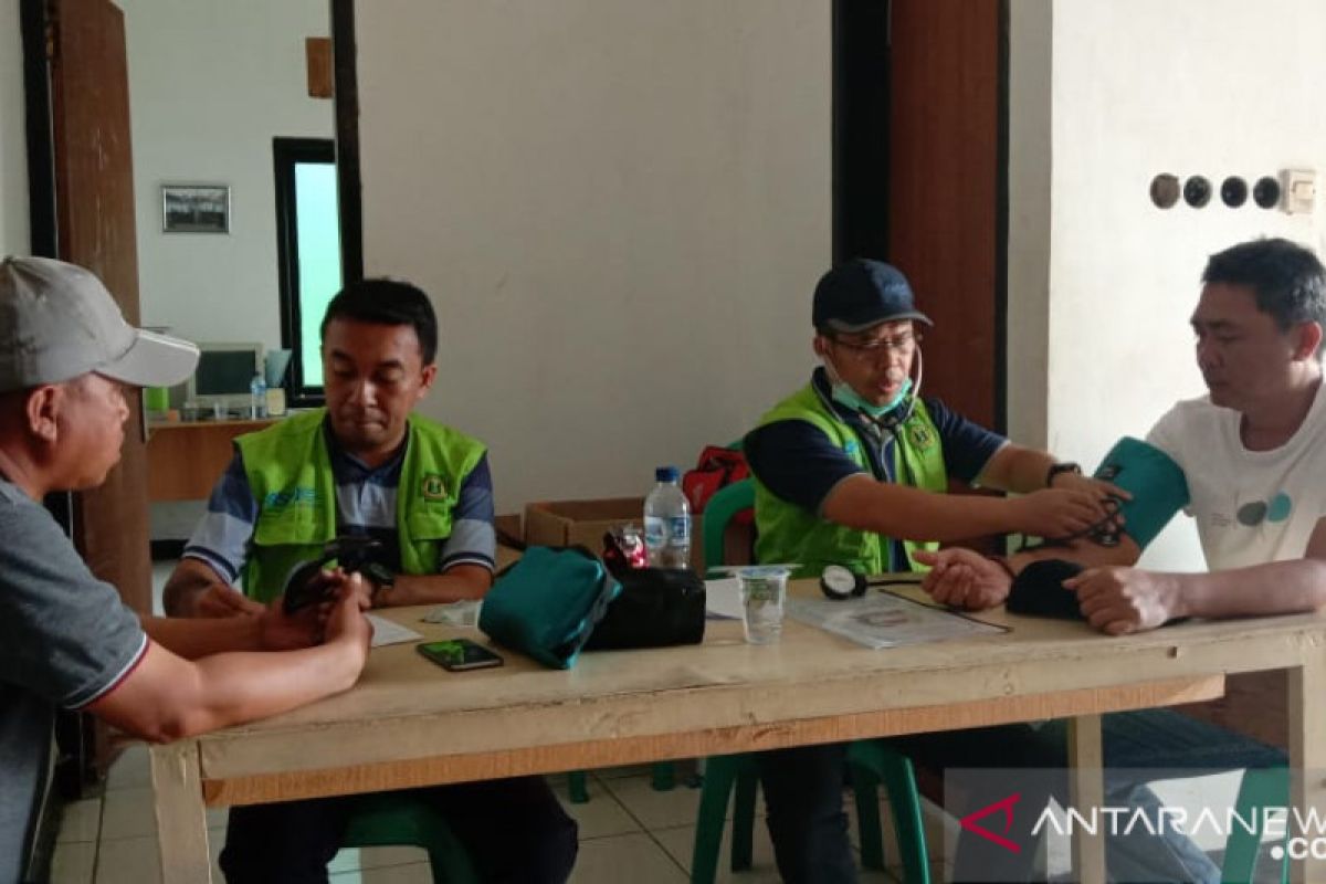 Warga desa terdampak kebocoran minyak Pertamina keluhkan gatal dan batuk