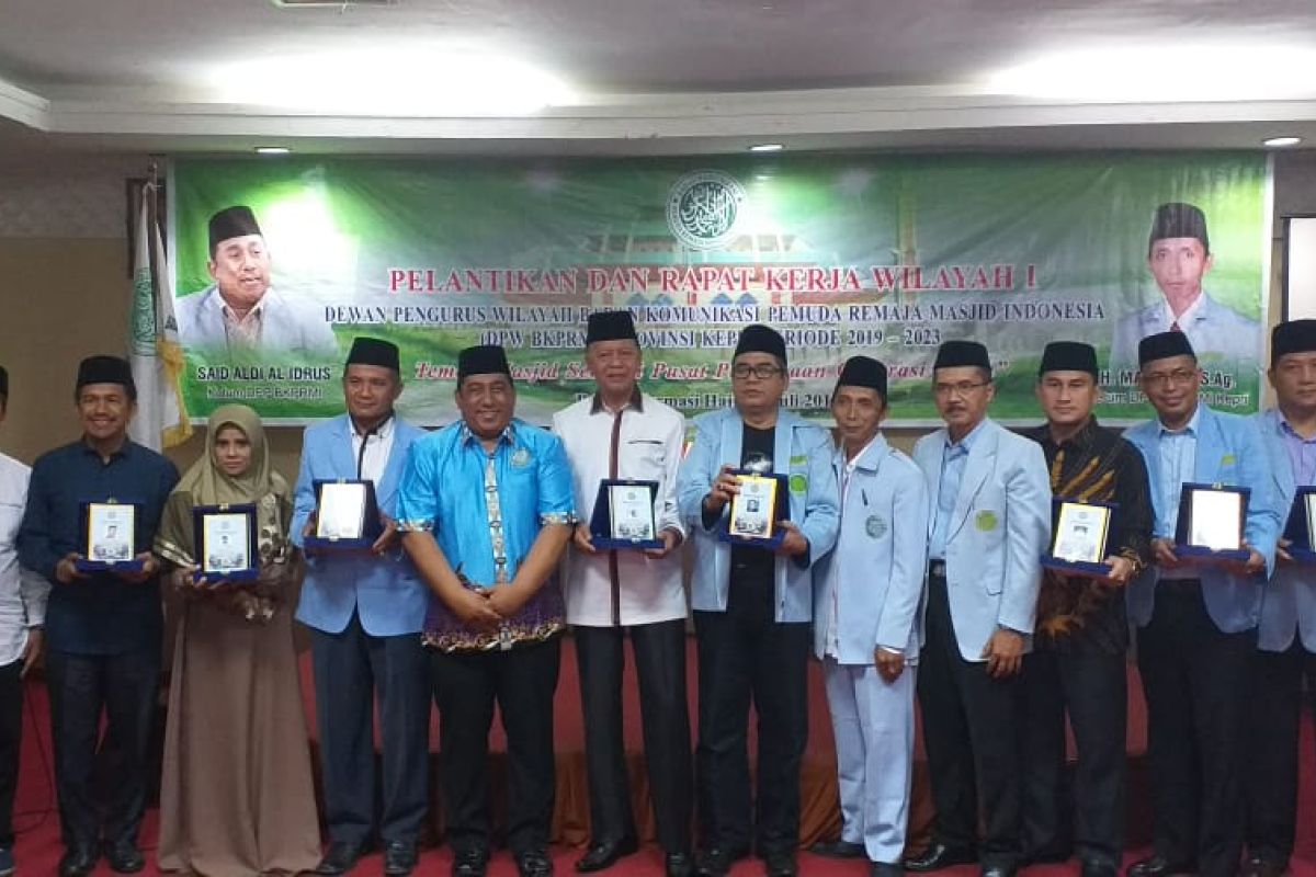 Dua kepala daerah Kepri raih penghargaan tokoh peduli remaja masjid