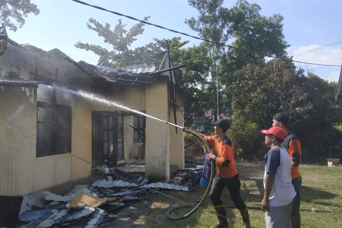 Kantor Kwarcab Kayong Utara ludes terbakar