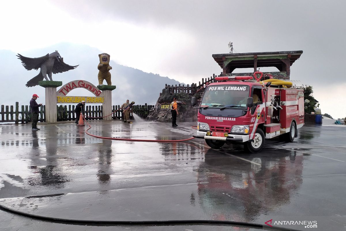 Abu vulkanik Tangkuban Perahu diangkut 30 truk