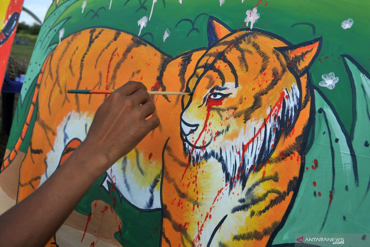 Harimau sumatera Bonita dan Atan Bintang dilepasliarkan di Riau