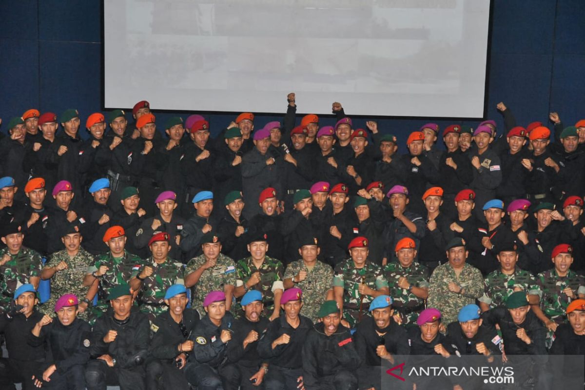 Tentara Indonesia dan Malaysia  latihan penanggulangan teroris