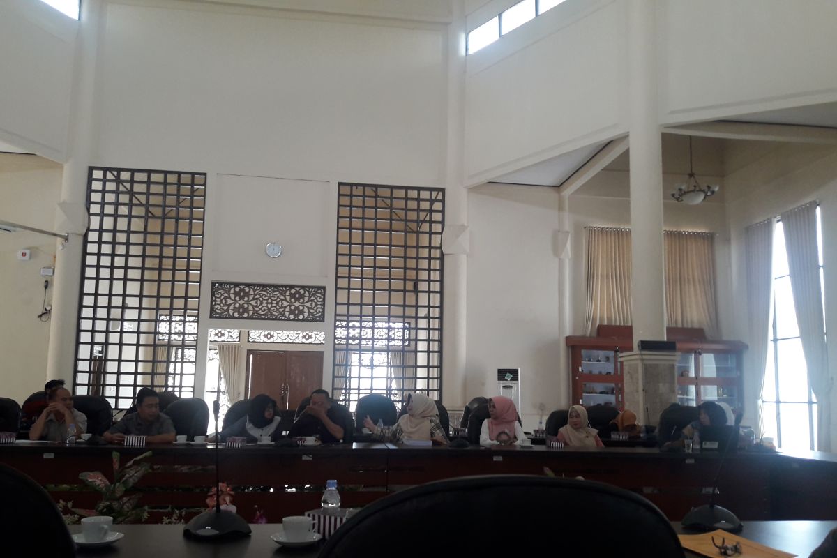 Rapat pinjaman daerah diwarnai aksi Walk Out anggota  dewan