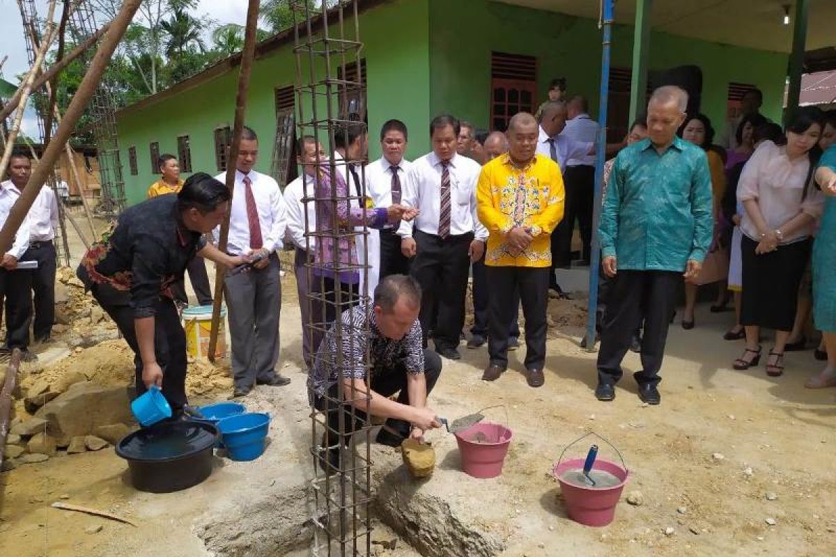 Bupati Gumas: Pembangunan gereja harus diiringi pembangunan rohani jemaat