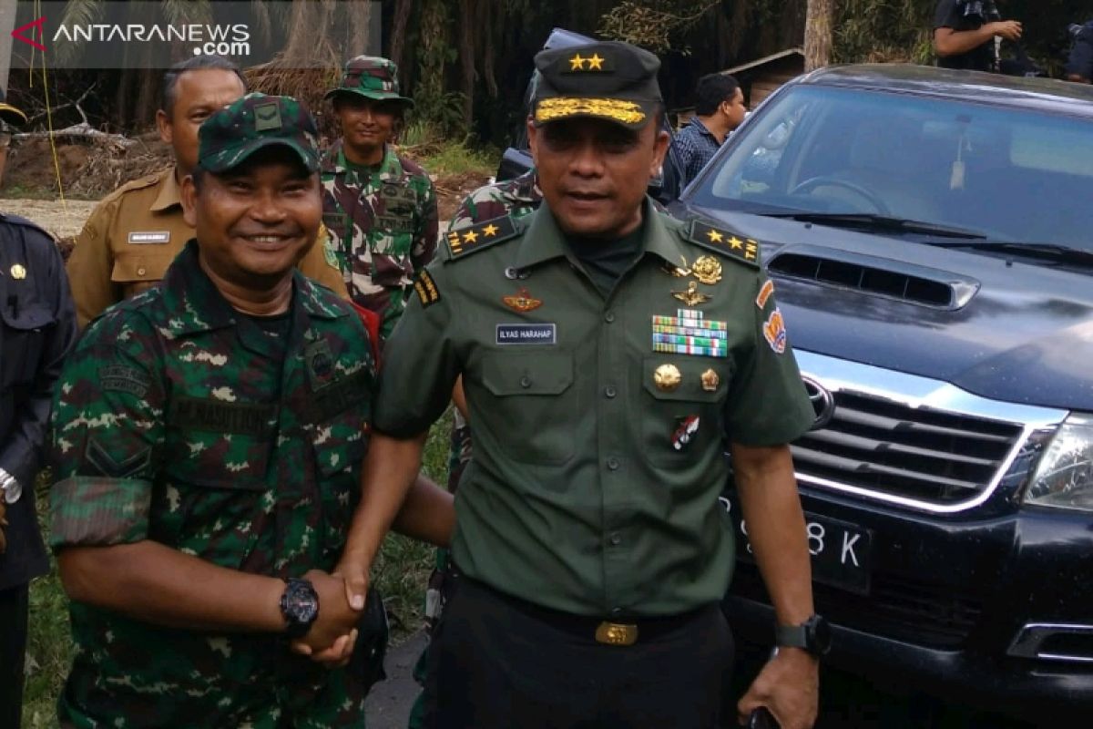 Babinsa motivasi perangkat desa kerahkan warga bantu Satgas TMMD