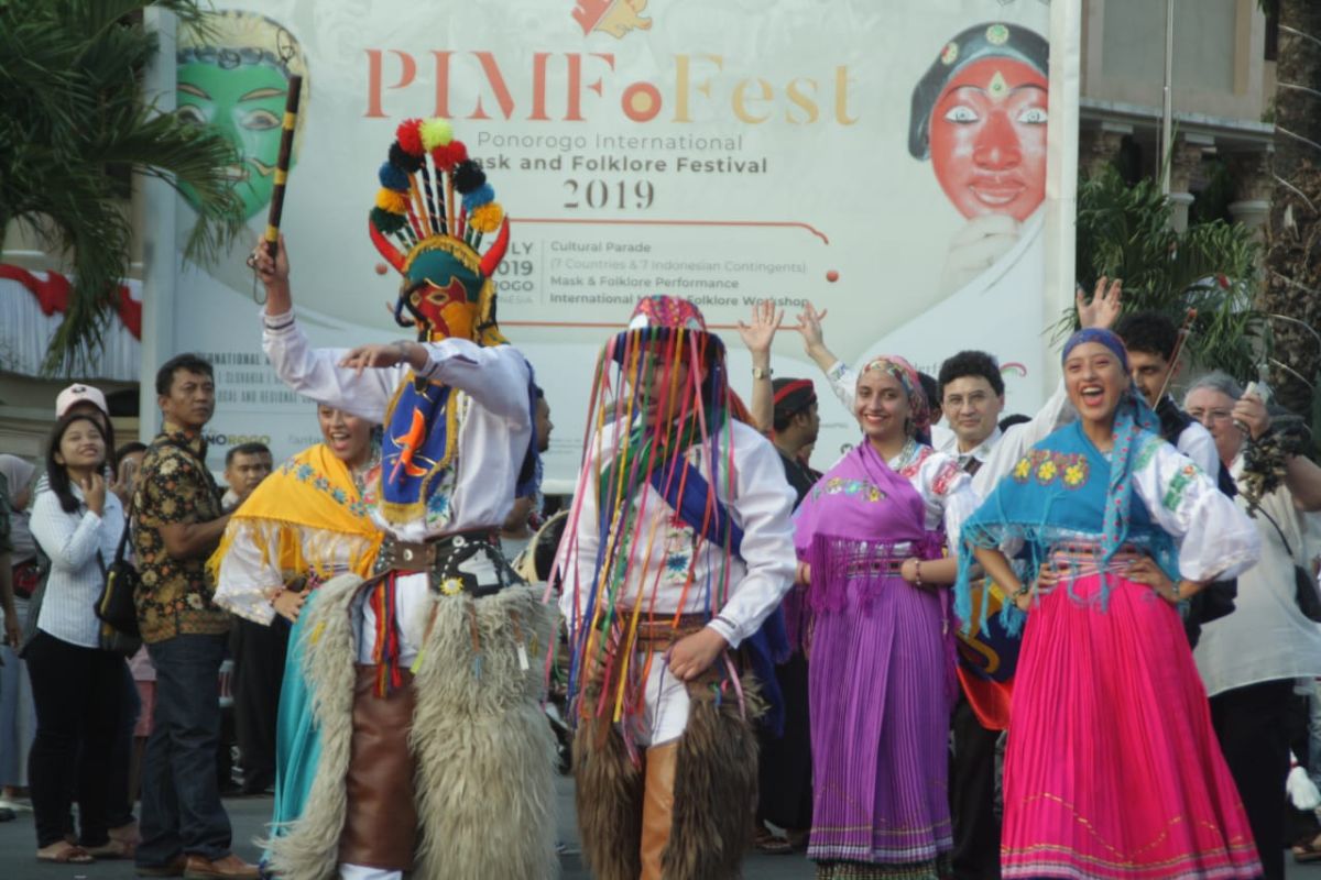 Festival  kesenian rakyat internasional di Ponorogo meriah