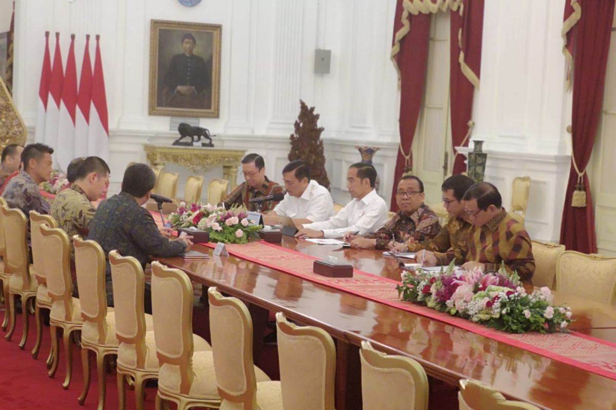 Presiden Jokowi terima pimpinan Softbank dan Grab