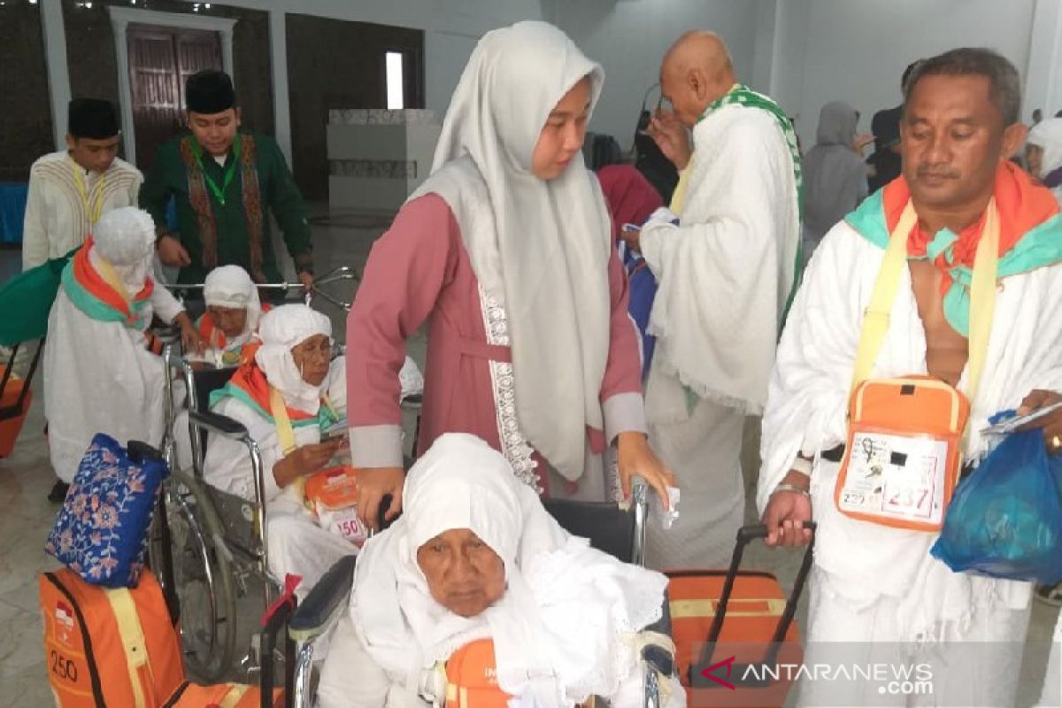Dua calhaj asal Mandailing Natal ditunda ke Mekkah karena sakit