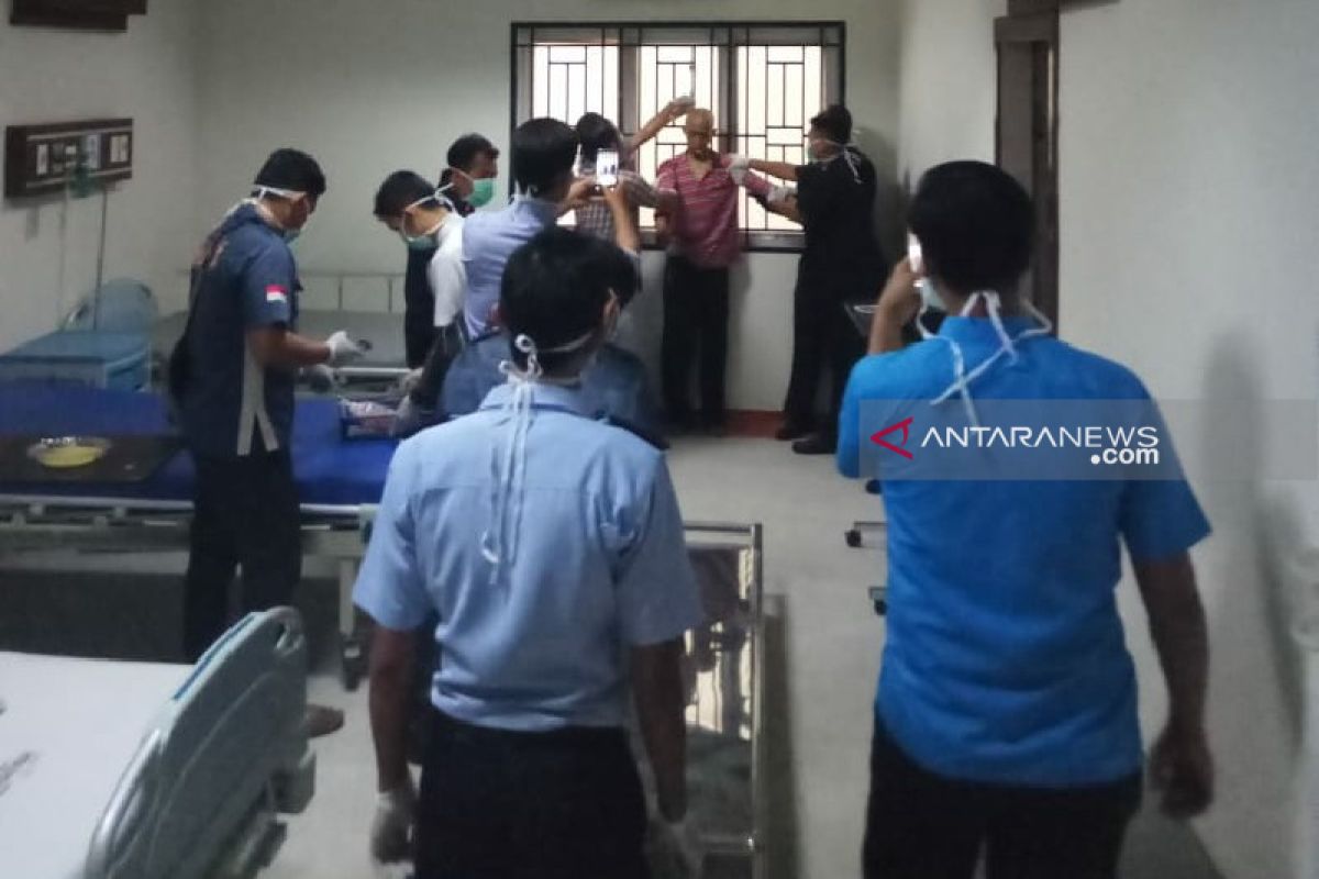 Napi gantung diri di RS Mitra Sejati, gunakan tali celana training