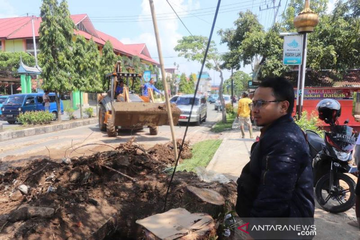 Payakumbuh dihantam badai, sejumlah bangunan rusak parah