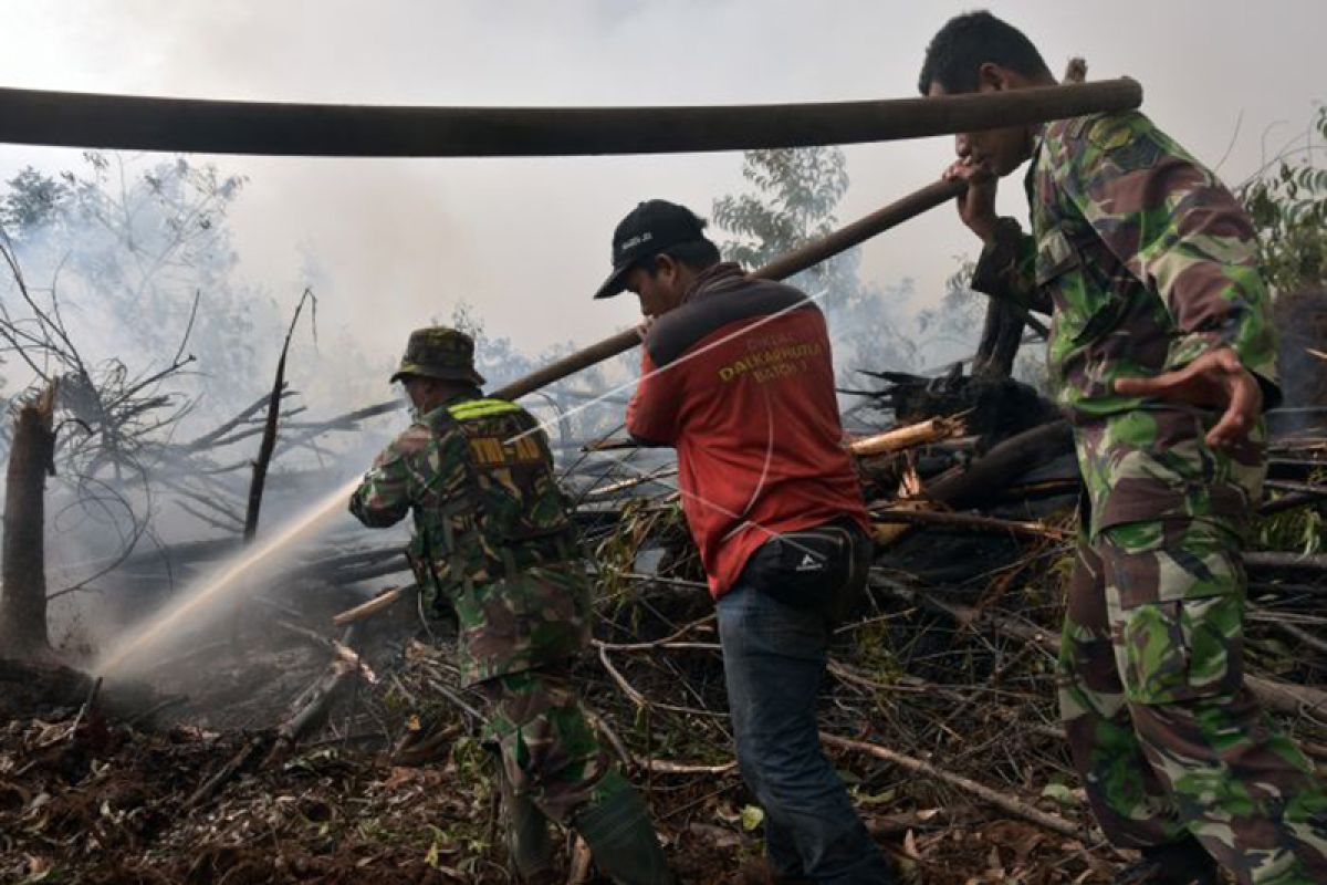 200-an prajurit TNI ikut berjibaku padamkan karhutla di Pelalawan Riau