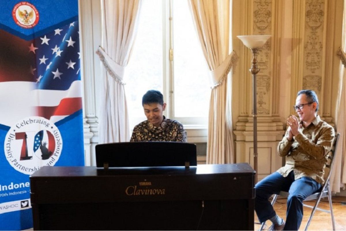 Pemusik muda Indonesia tampil sebagai juara pada kejuaraan piano di Amerika Serikat