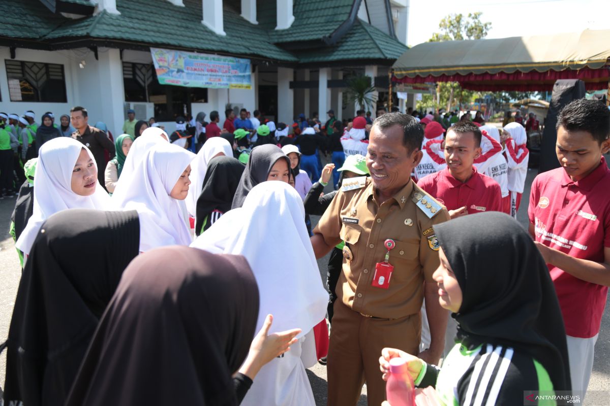 Bupati buka bazar SMPN 1 Pelaihari