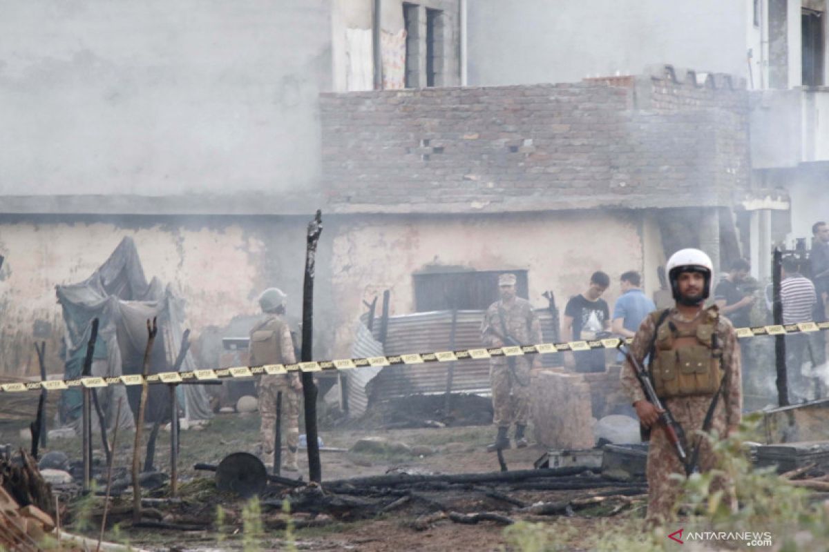Pesawat latih militer Pakistan jatuh, 17 tewas