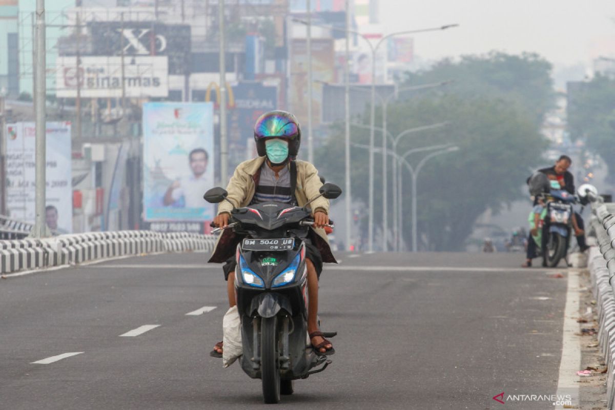 Jarak pandang di Pekanbaru hanya tiga kilometer akibat kabut asap