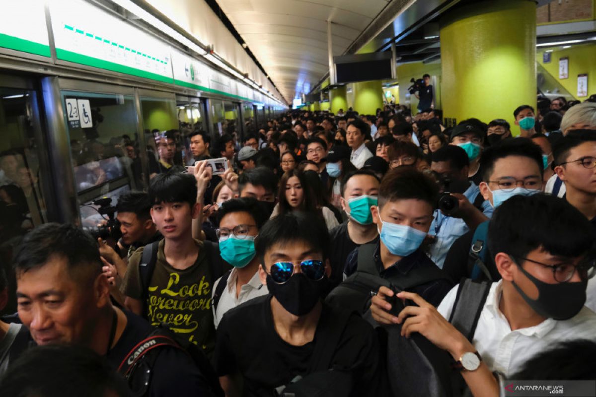 Pemrotes di Hong Kong blokade layanan kereta