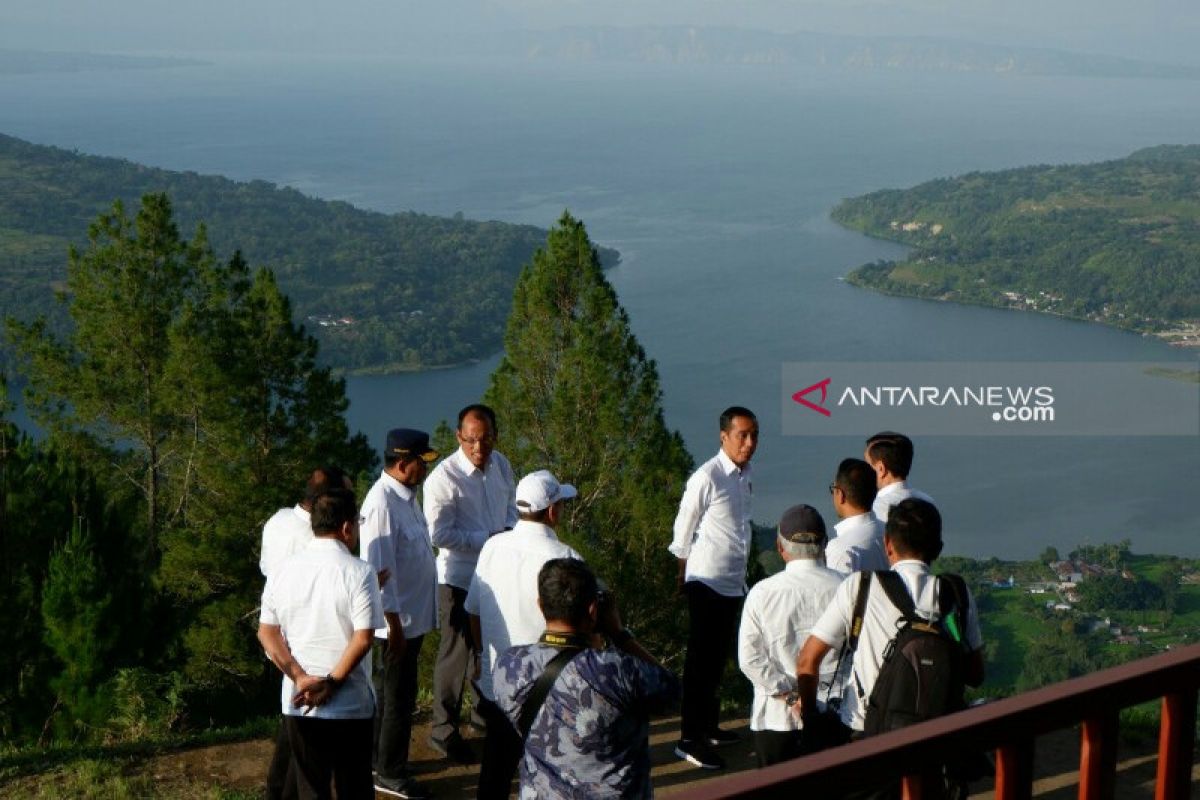 Jokowi: APBN dan investasi swasta jadikan Danau Toba wisata kelas dunia