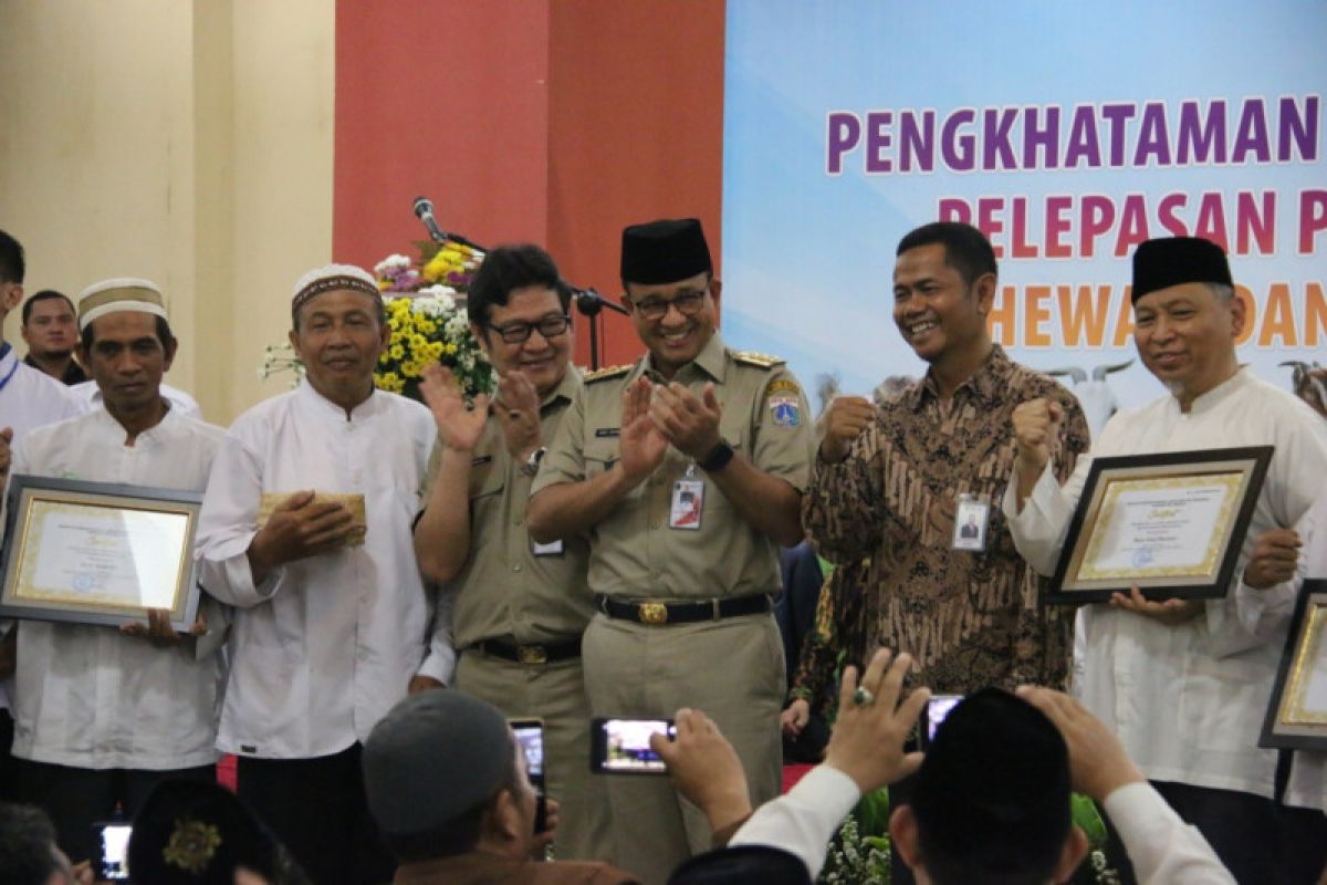 Gubernur Jakarta berikan sertifikat kepada 1.110 juru sembelih halal