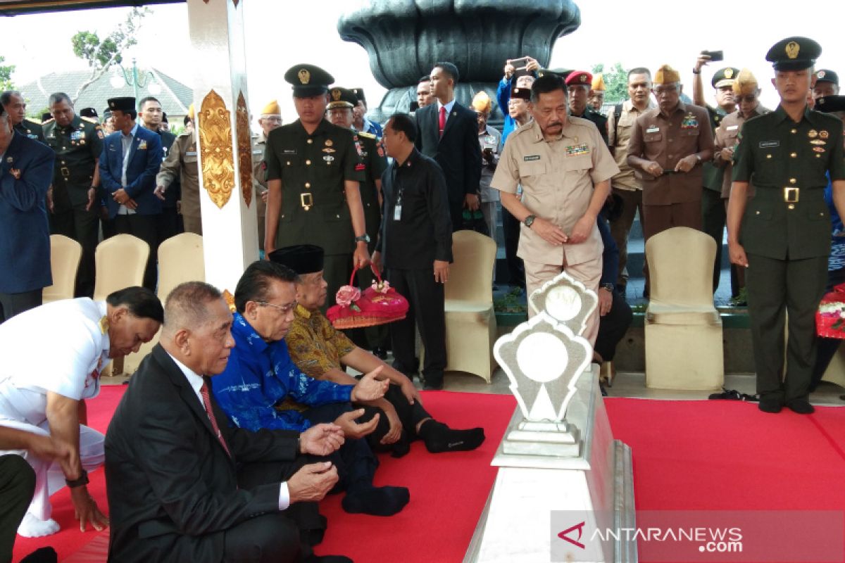 Menhan ziarah ke Taman Makam Pahlawan Kusumanegara Yogyakarta (VIDEO)