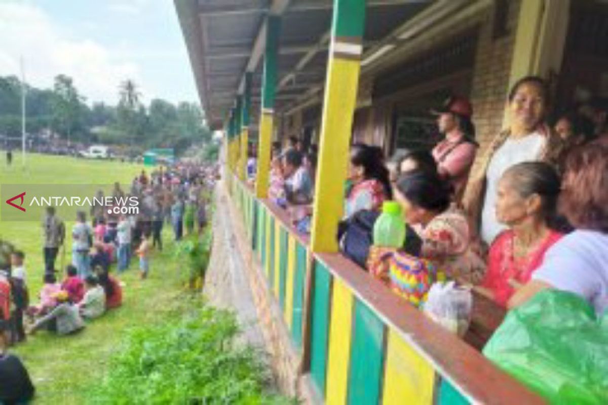 Jokowi, presiden pertama pijakkan kakinya di Lapangan Ambarita Samosir