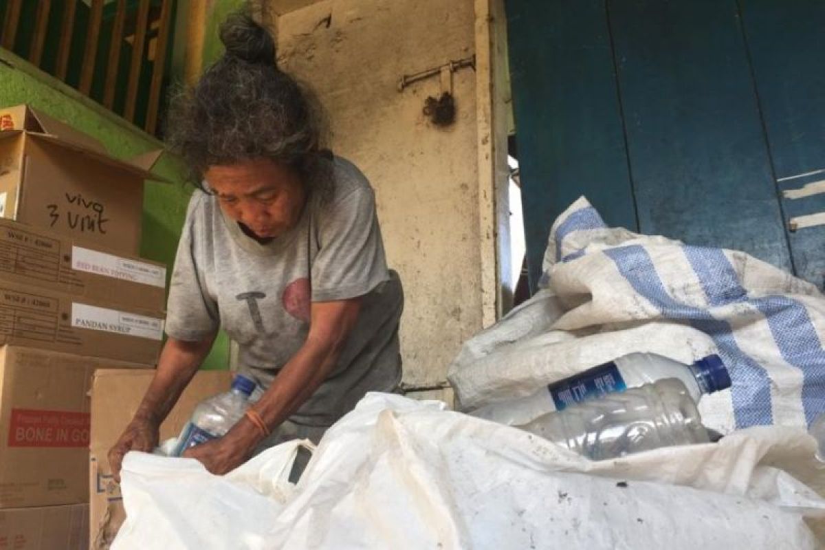 Seorang pemulung di Mataram berkurban sapi