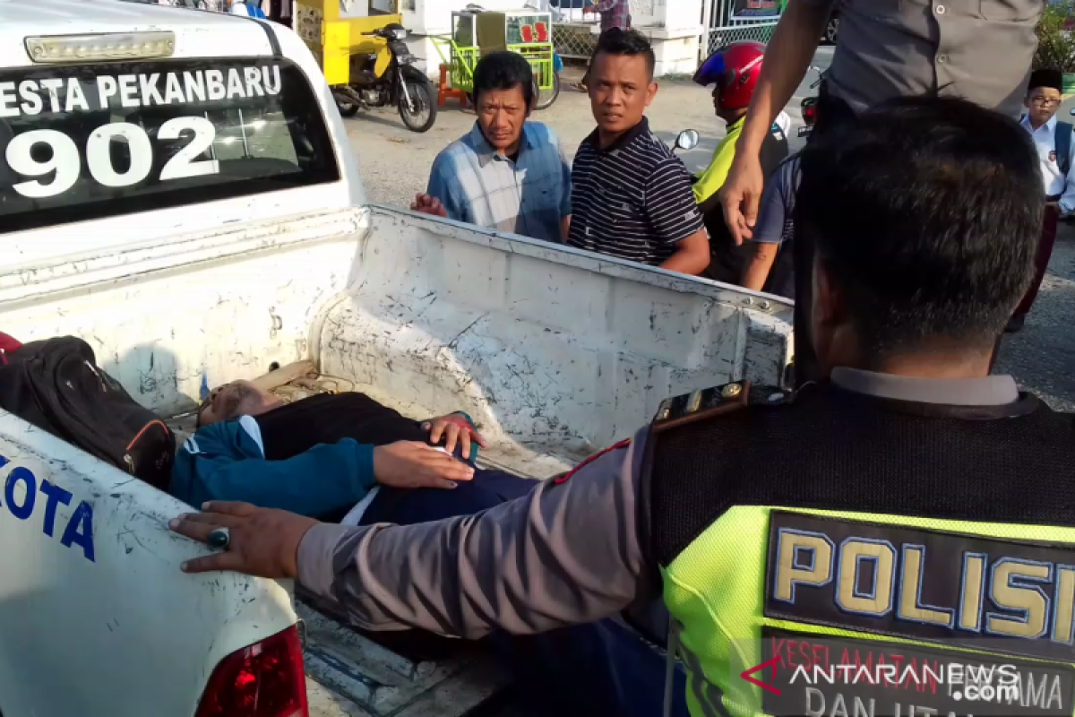 (VIDEO) - Seorang pria jadi korban tabrak lari di Jalan Sisingamangaraja Pekanbaru