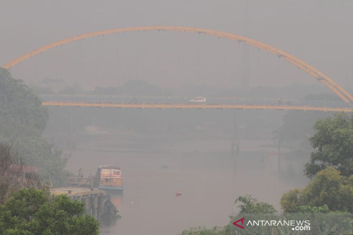 Kabut asap selimuti Pekanbaru bikin jarak pandang menurun