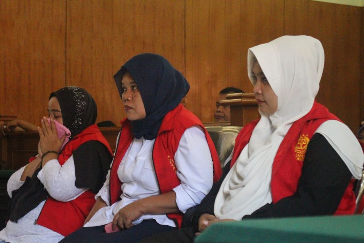 Tiga ibu-ibu pelaku kampanye hitam Jokowi divonis enam bulan penjara