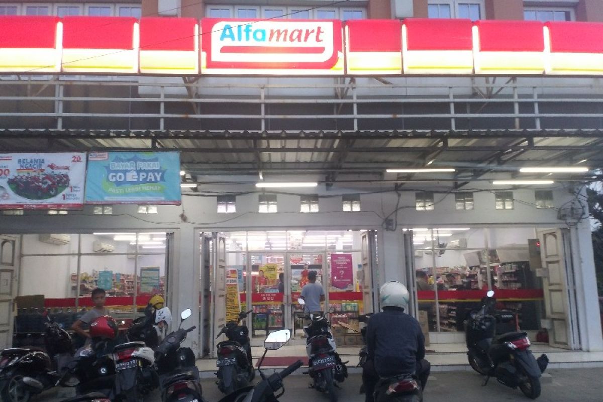 Alfa Mart Rantauprapat dirampok pelaku bersenjata pisau panjang